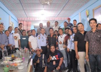 Kalapas Klas IIB Pulo Simardan Kota Tanjung Balai, Sangapta Surbakti SPd.i MH photo bersama Insan Pers