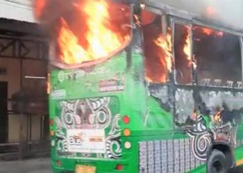 Bus Trans Metro Deli terbakar. (Foto Ist)