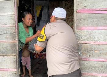 Kapolres Tanjungbalai, AKBP Ahmad Yusuf Afandi SIK, MM mengunjungi rumah warga kurang mampu, Bapak Kesadaran Halawa