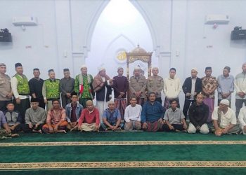 Wakapolres Tanjungbalai Kompol H. Jumanto SH, MH bersama Dewan Mesjid Indonesia (DMI) Kota Tanjungbalai melaksanakan kegiatan Gerakan Sholat Subuh Berkeliling Sambil Berdakwah Kamtibmas (Gassuling Damas) di Masjid H. Zulkifli Amsar Batubara
