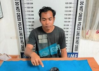 Pelaku Riki Wibowo alias Begol dan barang bukti
