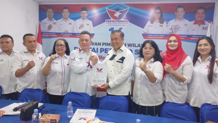 AKBP Purn Faduhusi Zendrato daftar sebagai bakal bacaleg untuk Pemilu 2024  dari Partai Perindo Sumut yang diterima Rudi Zulham Hasibuan, Ketua DPW Perindo Sumut. (Foto Ist)