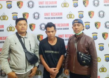 Pelaku FR diapit Polisi 