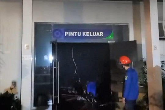 Kantor BPJS Kesehatan Medan di Jalan Karya No 135, Medan Barat, Senin ( 2/1) terbakar.
(Foto Ist)