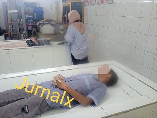 Jenajah kakak adik kandung, Ruth Yosephine Br Nainggolan dan Yoshua Novrando Nainggolan saat divisum Tim Forensik Ruangan Jenajah RSUD dr Djasamen Saragih Kota Siantar