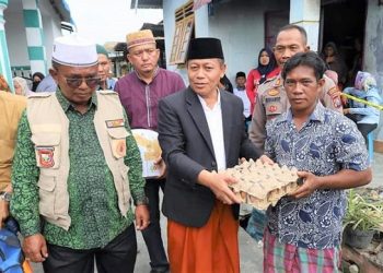Wali Kota Tanjungbalai Waris Thalib Berikan Bantuan Kepada Warga Korban Kebakaran Dijalan Harkat