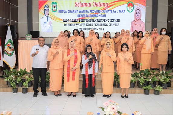 Wali Kota Siantar, dr Susanti Dewayani SpA saat menghadiri acara Pengukuhan Ketua dan Penyempurnaan Pengurus Dharma Wanita Persatuan Kota Siantar Masa Bakti 2019-2024