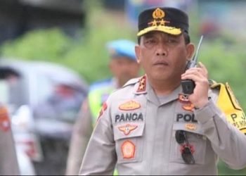 Kapolda Sumut, Irjen Pol RZ Panca Putra Simanjuntak memantau jalan di Balige jelang event F1 Powerboat Danau Toba. (Foto Ist)