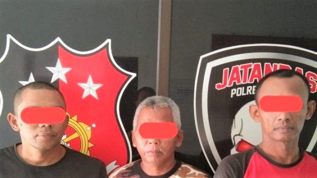 Pelaku pencurian besi rel yang diamankan oleh Polres Asahan. (Foto Ist)