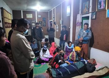 Jenajah Karyawan BUMN, Jinter Purba saat diseyamkan dirumah duka