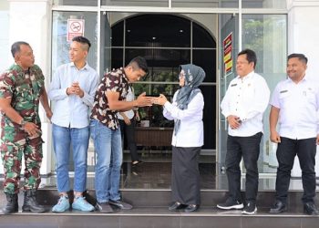 dr Susanti Berangkatkan Ajuldihamro Simbolon ke Ajang One Pride MMA