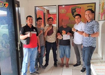 Pelaku JAD beserta barang bukti diapit Kanit Jahtanras IPDA Lizar Hamdani SH dan Tim Opsnal 
