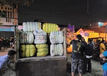 Polda Sumut menggerebek sebuah rumah toko ( ruko) di Jalan Kemenyan Raya, Perumnas Simalingkar, Kel.Mangga, Medan Tuntungan yang menyimpan 260 balpres pakaian bekas. (Foto Ist)