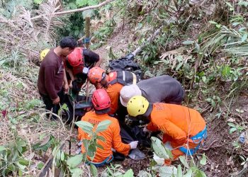 Jasad korban Fikri Maulana saat di evakuasi Tim SAR Gabungan