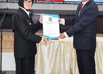 Wali Kota Siantar dr Susanti Dewayani SpA dalam pidatonya usai melantik Dwi Aries Sudarto SH MH sebagai Pj Sekretaris Daerah Pemko Siantar