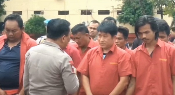 Kapolda Sumut, Irjen Pol RZ Panca Putra Simanjuntak " mengamuk " kepada Benny/Benni atau Benny Tiohari pengelola judi dan lapak narkoba di Ky Garden / Sky Garden Desa Namo Rube Julu, Kabupaten Deli Serdang. (Foto Ist)