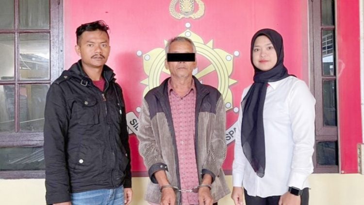 OG pelaku pemerkosa "pahompu" sampai hamil ditahan Polres Dairi. (Foto Ist)