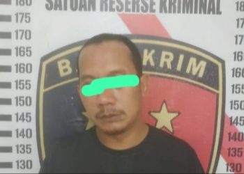 Oknum PNS diamankan personel Polres Sibolga karena dipergoki tengah mengambil BBM solar. (Foto Ist)