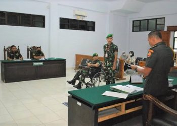 Dua oknum TNI, Sertu Yalpin Tarzun dan Pratu Rian Hermawan dituntut pidana mati usai didakwa membawa (kurir) 75 kilogram sabu dan 40 ribu butir pil ekstasi. (Foto Ist)