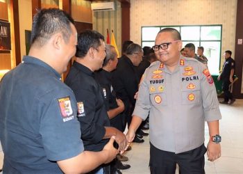 Kapolres Tanjung Balai AKBP Ahmad Yusuf Afandi SIK, MM berikan ucapan selamat kepada pengurus Falcon Shooting Club (FSC) Kabupaten Asahan yang dilantik