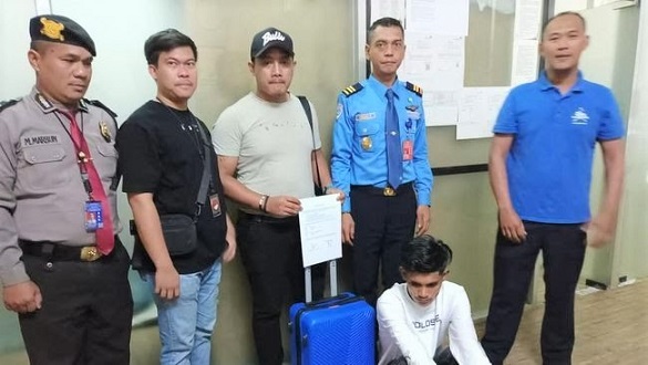Calon penumpang pesawat berinisial berinisial W (22), diamankan di Bandara Kualanamu, Deliserdang. (Foto Ist)