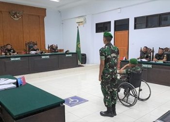 Dua oknum TNI, Sertu Yalpin Tarzun dan Pratu Rian Hermawan yang didakwa membawa narkotika jenis sabu 75 kg dan 40 ribu butir ekstasi. (Foto Ist)