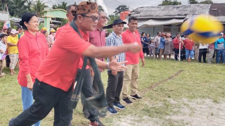 Hermanto Girsang Buka Turnamen Bola Volli JG-HS Cup 2023 se Kecamatan Silou Kahean