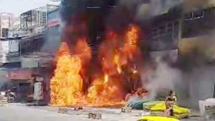 Ruko Jalan Krakatau terbakar. (Foto Ist)