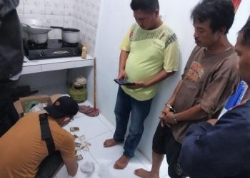 HKAS seorang karyawan BUMN hanya pasrah saat ditangkap polisi karena kepemilikan sabu. (Foto Ist)