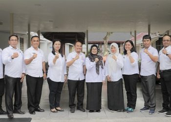Wali Kota Siantar dr Susanti Dewayani SpA photo bersama ke Sembilan 9 ASN Ikut Pelatihan Kepemimpinan