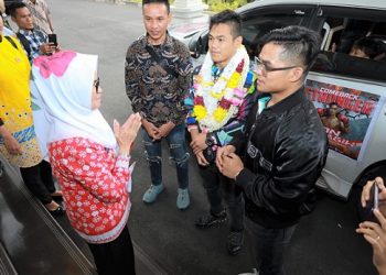 Wali Kota Siantar dr Susanti Dewayani SpA menyambut kepulangan petarung One Pride Mix Martial Art (MMA) Jon Setiawan Saragih