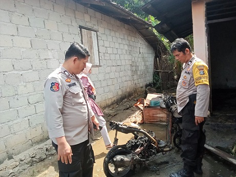 Satu unit sepedamotor Yamaha Mio J yang ikut terbakar