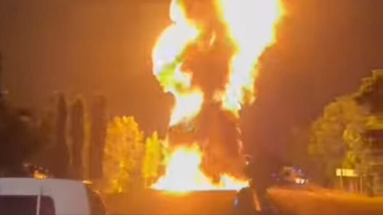 Truk tangki BK 8984 EU pengangkut BBM Pertamina terbakar