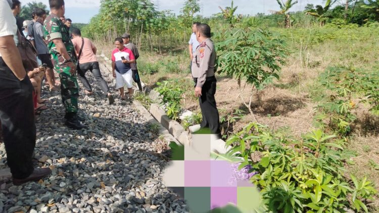 Kapolsek Serbalawan AKP A. Yunus Siregar SH bersama personil piket langsung turun melakukan olah TKP dan evaluasi jasad korban.