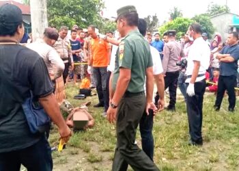 Jenazah pencuri sepeda motor masih di TKP. (Foto Ist)