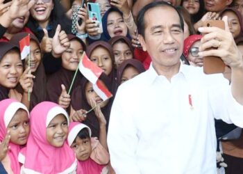 Presiden Joko Widodo meninjau harga sejumlah bahan pokok di Pasar Brahrang, Kota Binjai (Foto Ist)