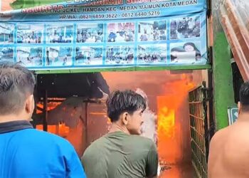 Kebakaran di Jalan Badur, Kelurahan Aur, Kecamatan Medan Maimun. (Foto Ist)