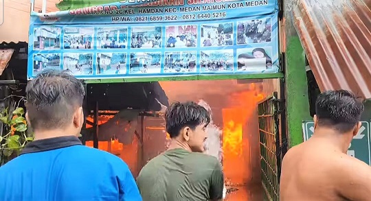 Kebakaran di Jalan Badur, Kelurahan Aur, Kecamatan Medan Maimun. (Foto Ist)