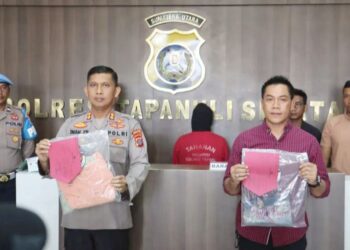 Kapolres Tapsel, AKBP Imam Zamroni, SIK, MH, memberikan keterangan kepada wartawan, terkait aksi bejat kakek berusia 60 tahun. (Foto Ist)