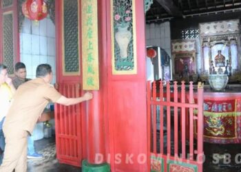 Vihara Avalokitesvara ditinjau Wali Kota Sibolga. (Foto Ist)