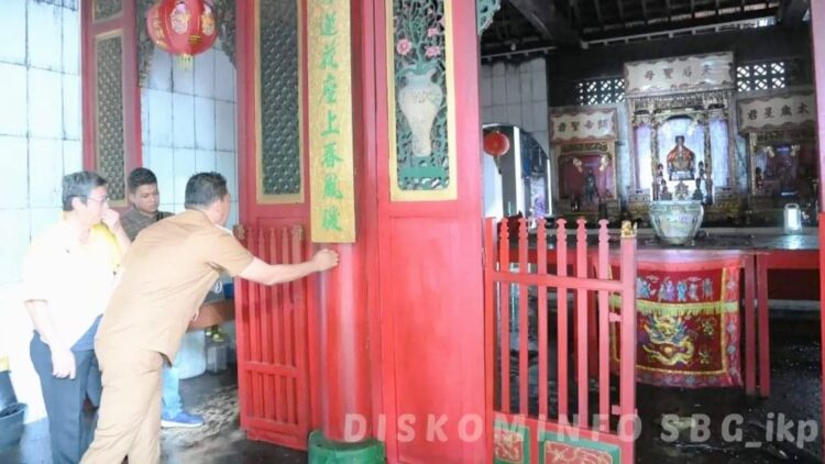 Vihara Avalokitesvara ditinjau Wali Kota Sibolga. (Foto Ist)