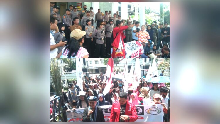 Gabungan Mahasiswa dan Masyarakat Desa Gurila menggelar aksi unjuk rasa (Unras) di Kantor DPRD dan Balai Kota Siantar