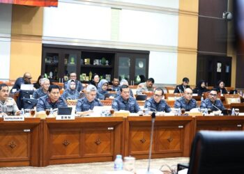 Kepala Badan Narkotika Nasional (BNN) Republik Indonesia (RI), Komjen Pol. Prof. Dr. Petrus Reinhard Golose, didampingi para Pejabat Utama menghadiri Rapat Dengar Pendapat (RDP) dengan Komisi III DPR RI