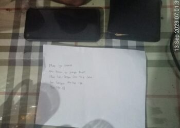 Barang bukti kertas berisi Pesan yang diduga ditulis korban