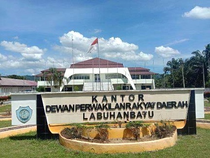 Kantor DPRD Labuhanbatu tempat APR bekerja
