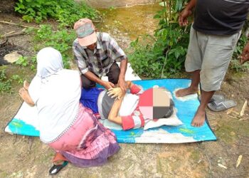 Jasad Baren Purba setelah diturunkan keluarga dan warga