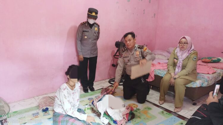 Personil Polres Siantar saat melakukan olah TKP