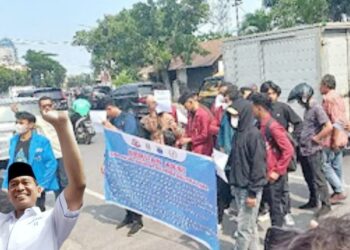Demo mahasiswa soal JR Saragih