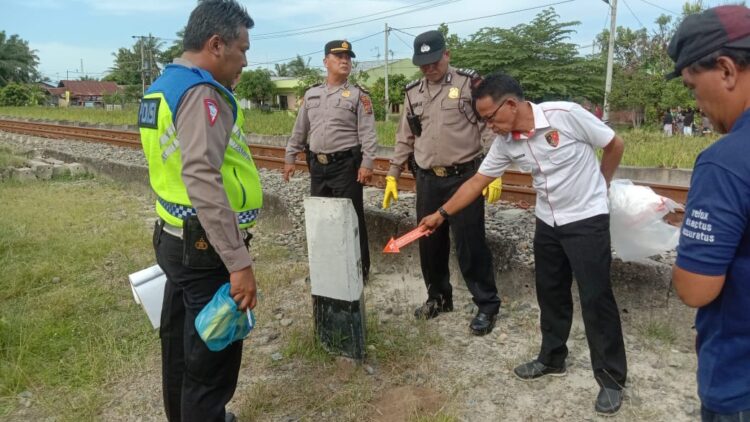 Personil Polres Tebing Tinggi saat olah TKP