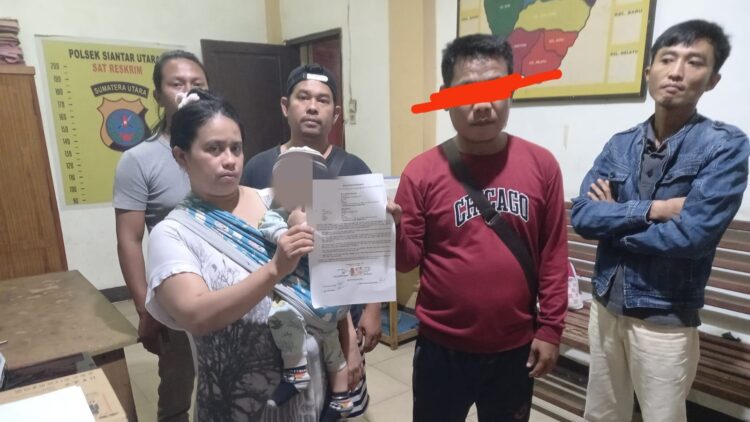 Korban Nova Susanti Silalahi dan Pelaku RS saat Damai di Polsek Siantar Utara